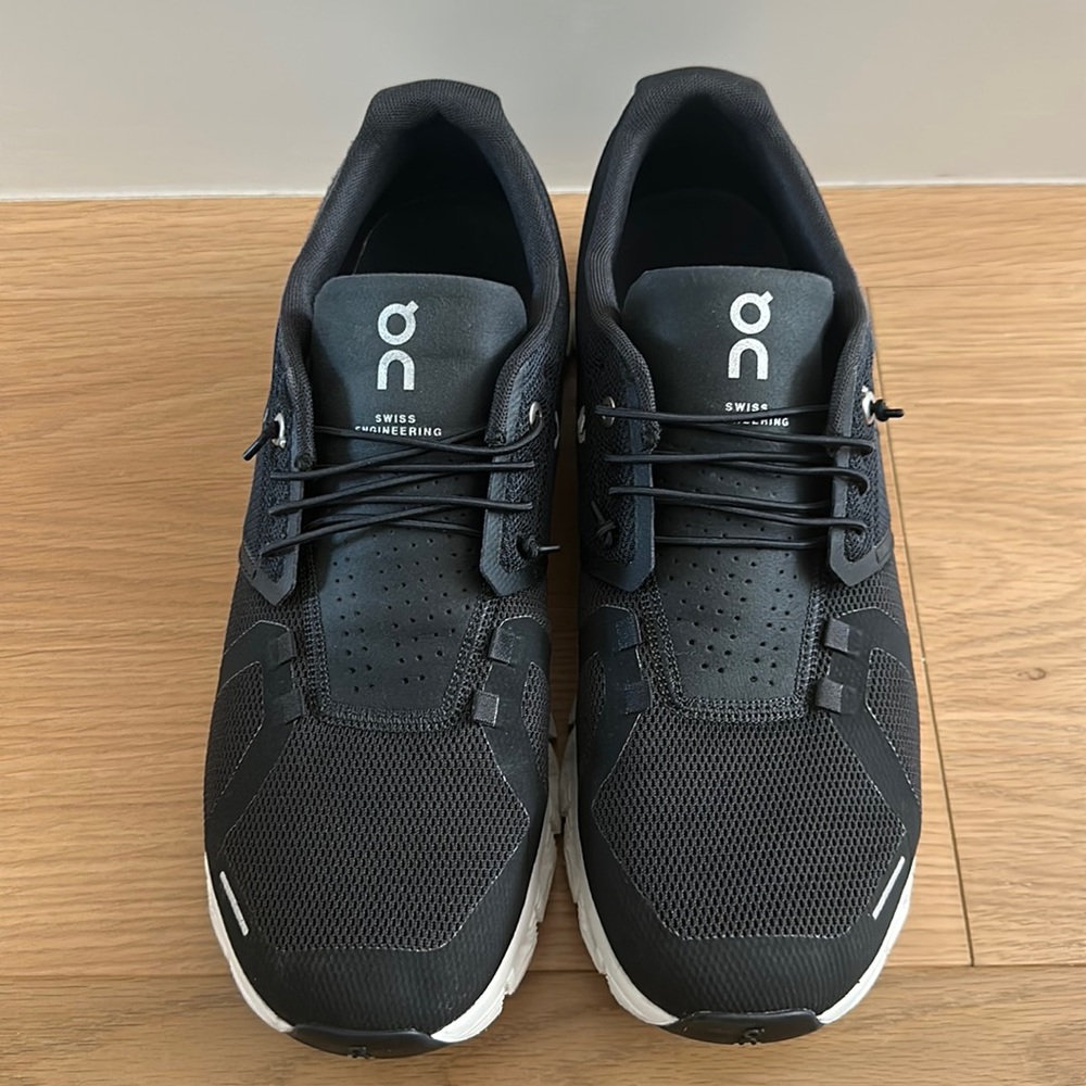 on Running Shoes, on Cloud Running Swiss Engineering Mens Black Size: 10.5